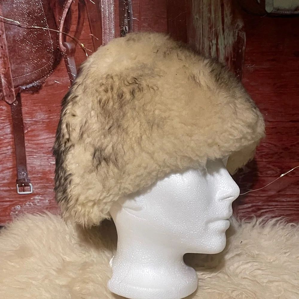 Shearling hat - Picture 4 of 4